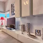Three Bedroom With Sea View And Pool Aside Апартаменты *
