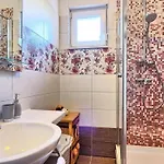 Three Bedroom With Sea View And Pool Aside Апартаменты Трогир
