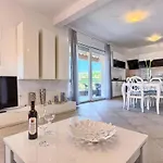 Three Bedroom With Sea View And Pool Aside Апартаменты *