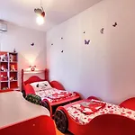 Three Bedroom With Sea View And Pool Aside *