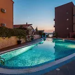 Апартаменты Three Bedroom With Sea View And Pool Aside