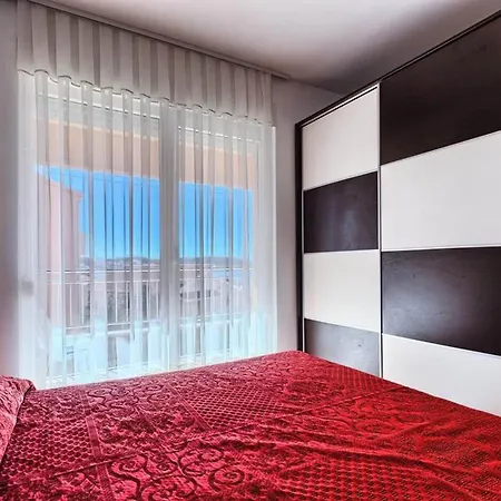 Three Bedroom With Sea View And Pool Aside *