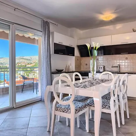 Three Bedroom With Sea View And Pool Aside * Трогир