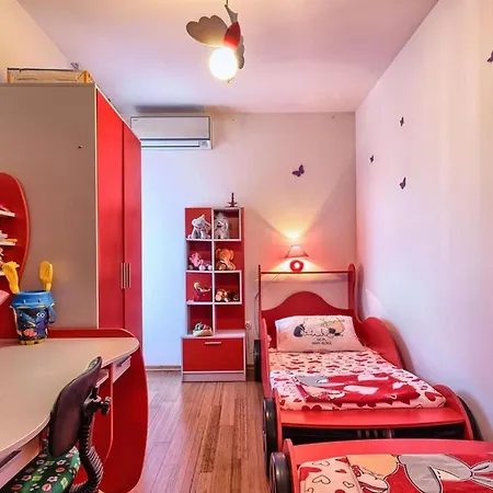 Three Bedroom With Sea View And Pool Aside *