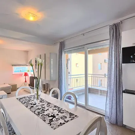 Three Bedroom With Sea View And Pool Aside تروغير