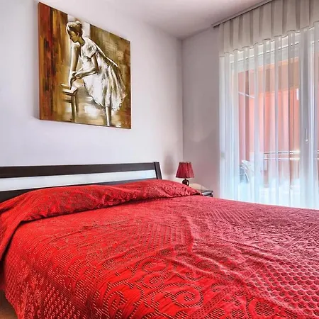 Three Bedroom With Sea View And Pool Aside