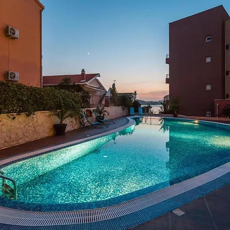 Apartment Three Bedroom With Sea View And Pool Aside