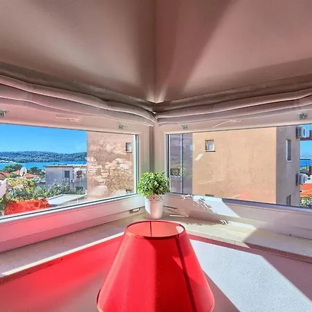 Apartment Three Bedroom With Sea View And Pool Aside *